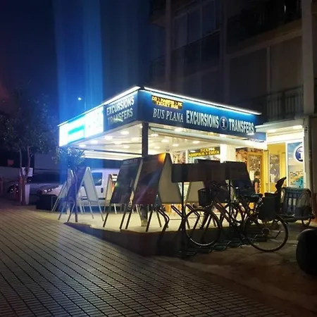 In Salou. Beach Relax Hutt-033474-91